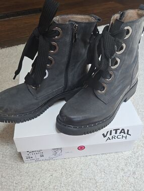 Vital Arch Gray Boots! Like New!